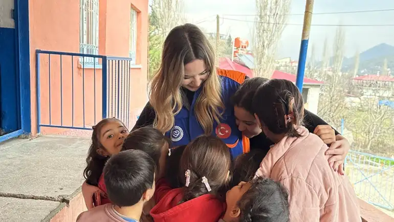 Kahramanmaraş Türkoğlu Yeşilyöre Şehit Ahmet Nar İlkokulu Bot ve Mont Yardımı